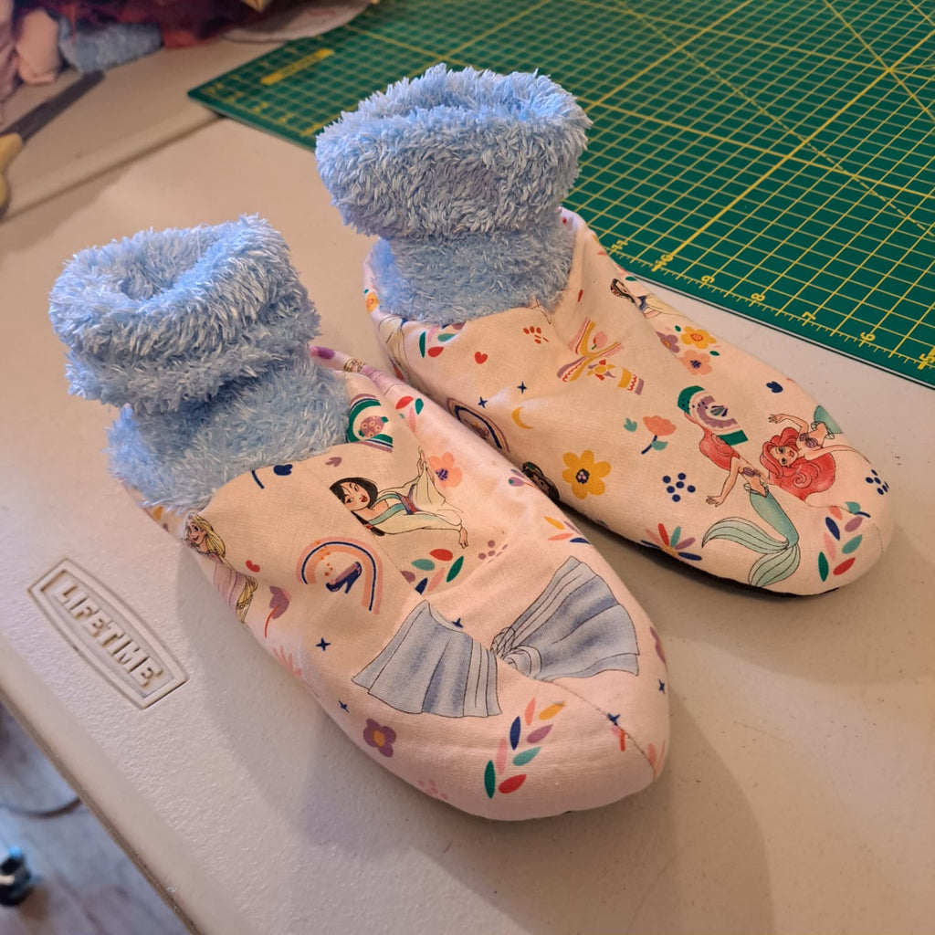 Fuzzy Slipper Socks Kit